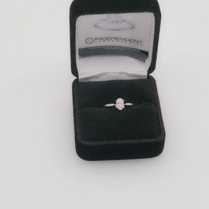 GENTLEMEN AND LADY ENGAGEMENT RING ALERT....THE BUS STOPS HERE
